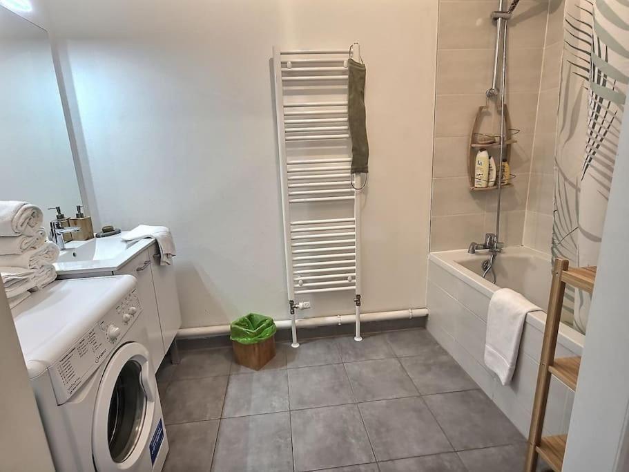 Superbe Appartement Avec 2 Balcons - Vue Sur La Cathedrale Environ 15 Min En Tram Strasbourg Exterior foto